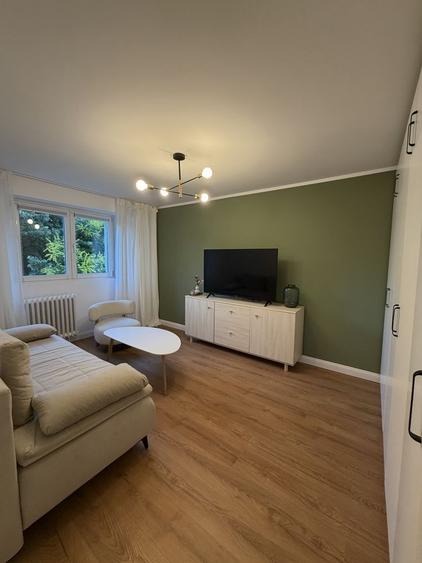 Apartament cu 2 camere, mobilat în Victoriei