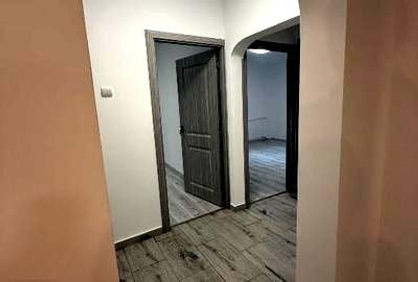 Apartament cu 3 camere decomandat în Tei