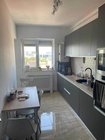 Apartament cu 3 camere decomandat în Păcii