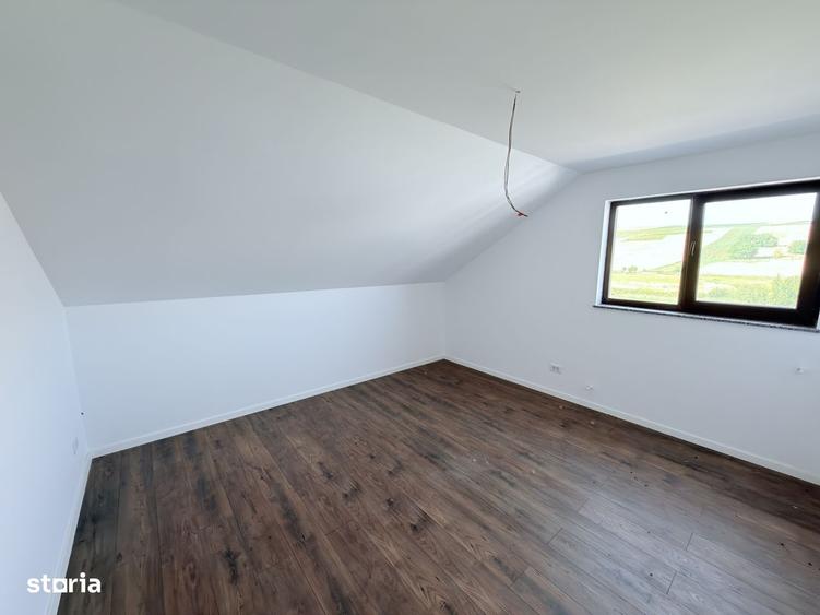 Casă cu 4 camere cu Teren 1300 Mp în Stăuceni