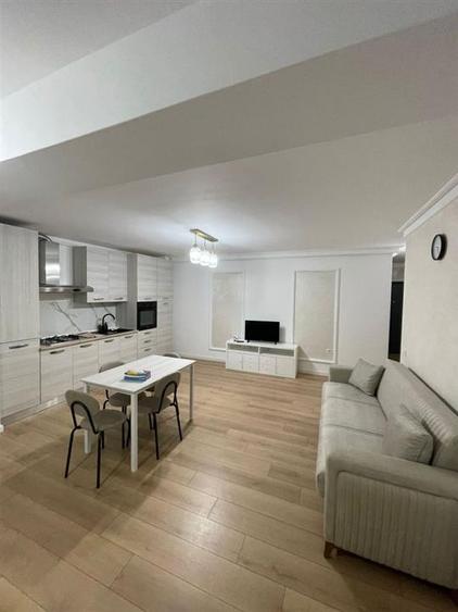 Apartament cu 2 camere decomandat, mobilat în Florești