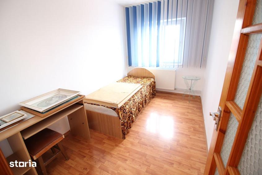 Apartament cu 3 camere decomandat în Micro 17
