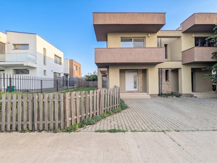 Casă individuală cu 4 camere cu Canalizare în Tunari