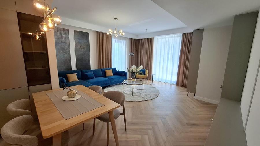 Apartament cu 4 camere decomandat în Pipera