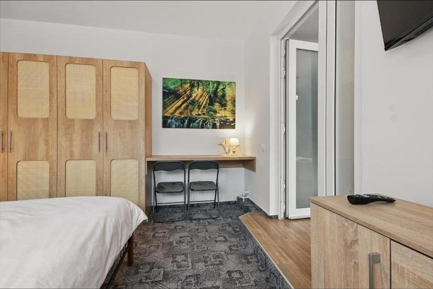 Apartament cu 3 camere semidecomandat în Titulescu