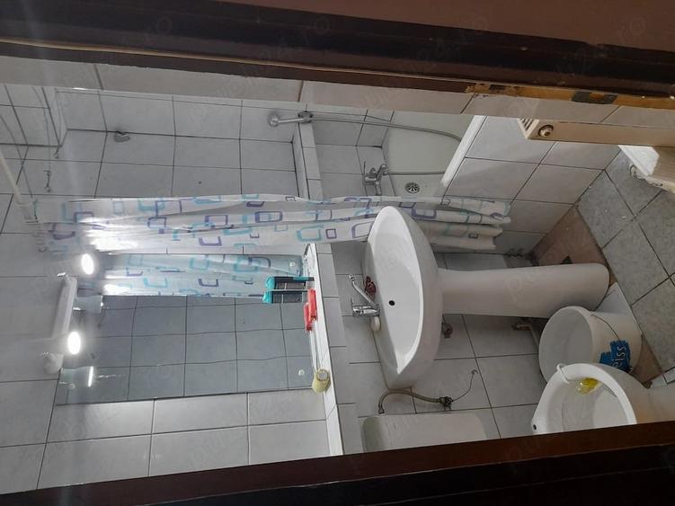 Apartament cu 3 camere nedecomandat în Rahova