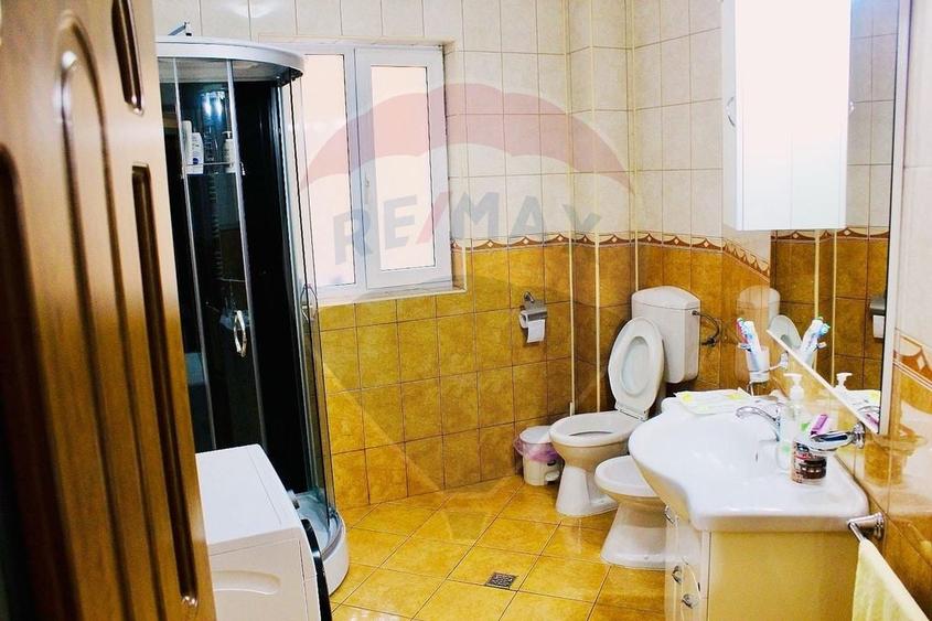 Casă cu 6 camere cu Teren 719 Mp în Oncea