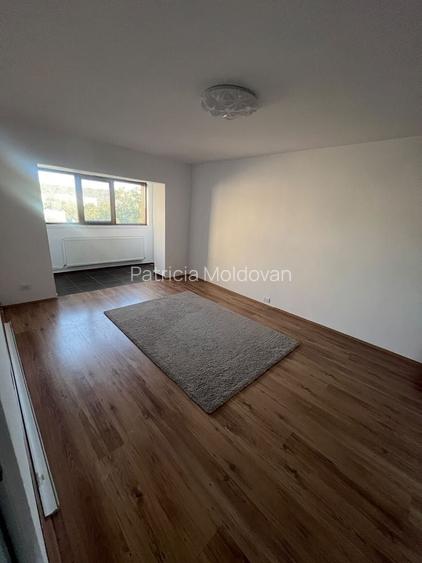 Apartament de vanzare zona Micro 1 in spatele bisericii-Materna