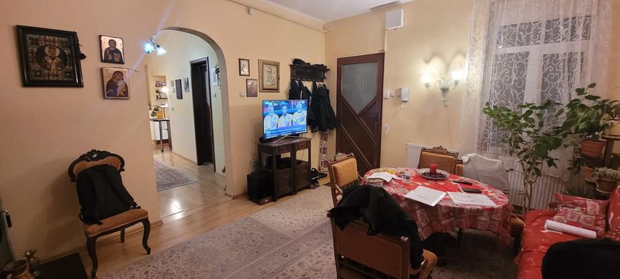 Casă individuală cu 4 camere cu Garaj în Schei