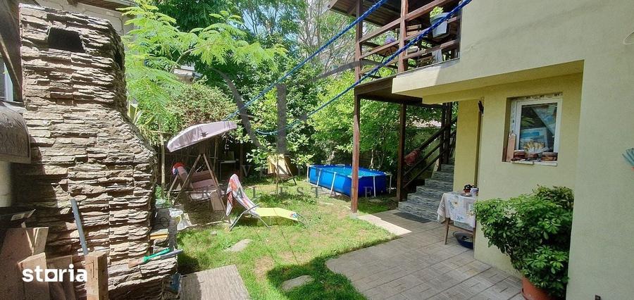 Casă cu 8 camere cu Teren 328 Mp în Dristor
