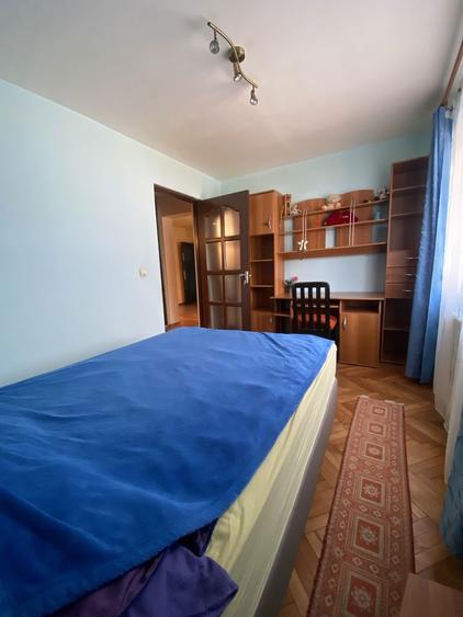 Apartament cu 3 camere decomandat în Central