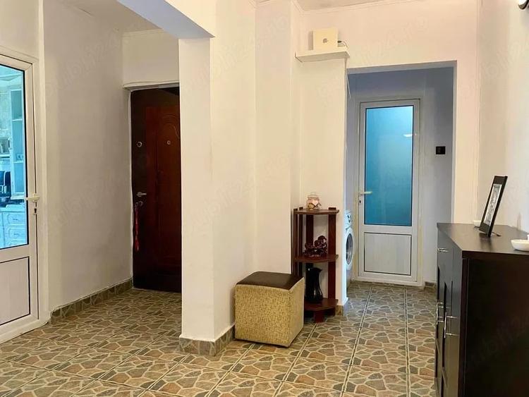 Apartament cu 3 camere decomandat în Ostroveni