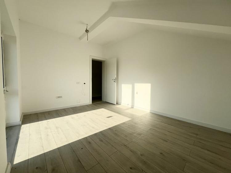 Duplex cu 5 camere cu Canalizare în Giarmata