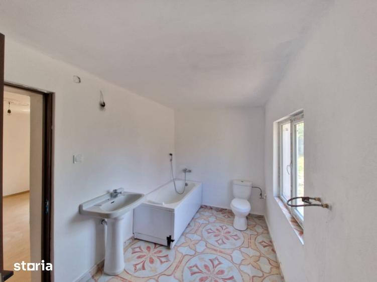 Casă cu 3 camere cu Teren 933 Mp în Sălard