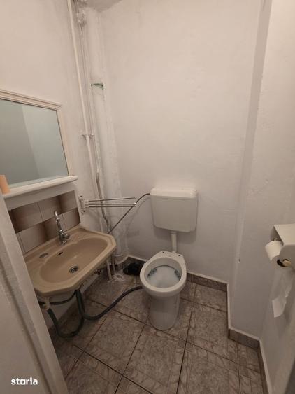 Apartament cu 4 camere semidecomandat în Hipodrom