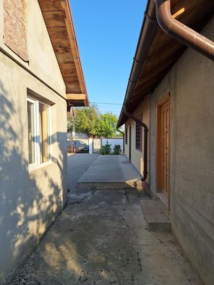 Casă cu 4 camere în Vulturu