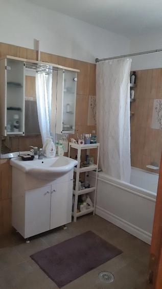 Casă cu 5 camere cu Teren 550 Mp în Central