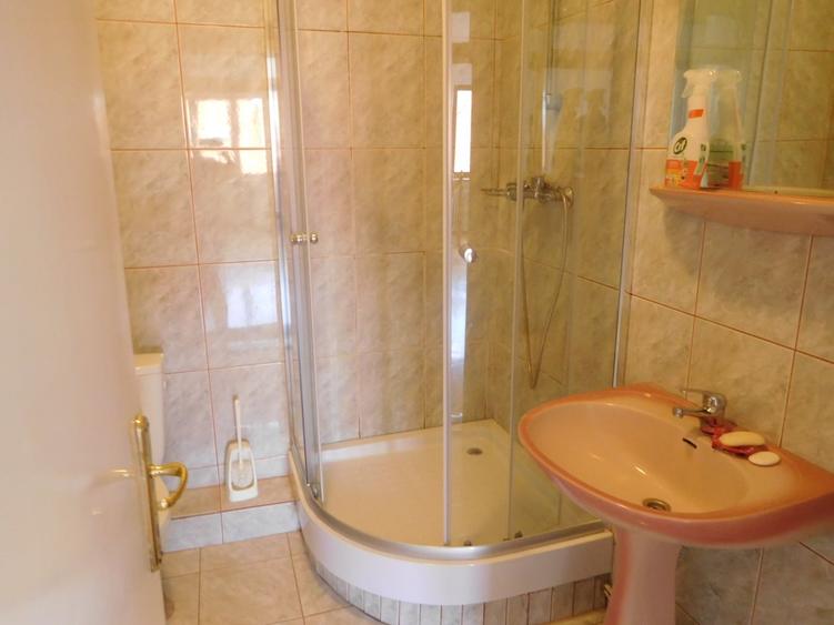 Casă cu 5 camere cu Canalizare în Andrei Mureșanu