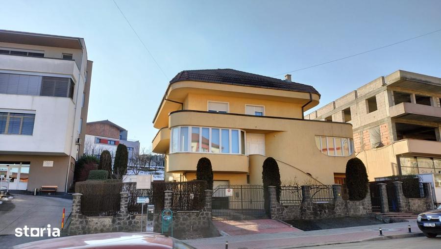 Casă cu 6 camere cu Teren 1000 Mp în Central