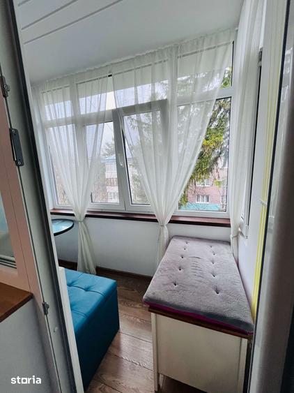 Apartament cu 3 camere semidecomandat, mobilat în Central
