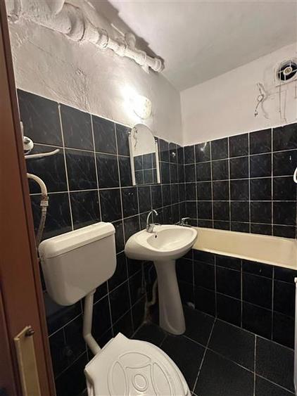 Apartament cu 2 camere semidecomandat, mobilat în Moroasa 2