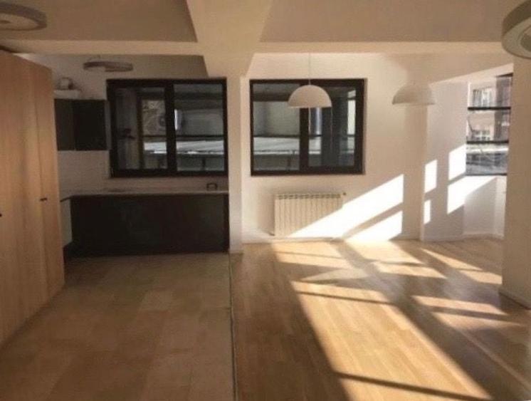 Apartament cu 21 camere decomandat în Herăstrău