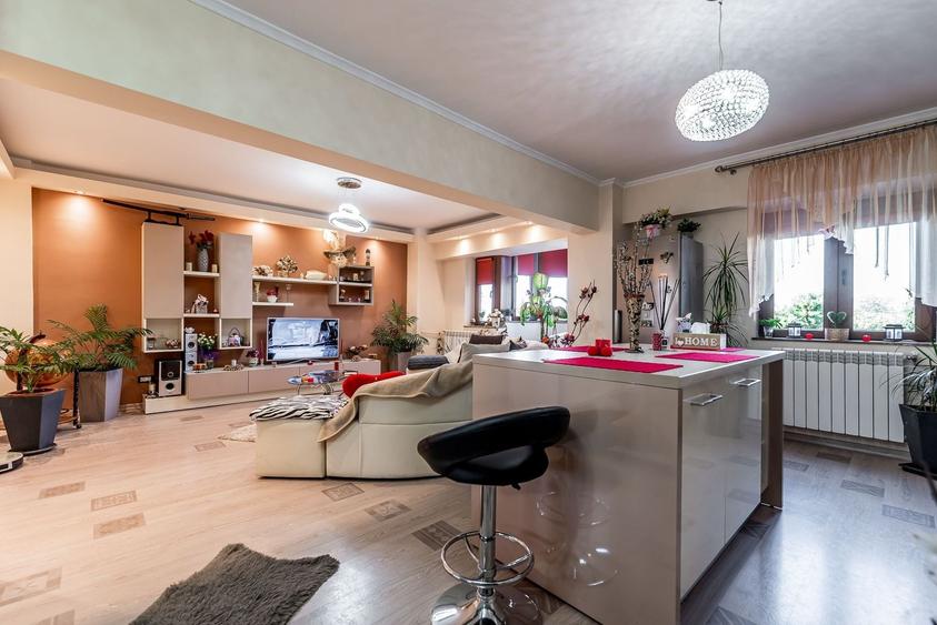 Apartament cu 2 camere decomandat în Intim