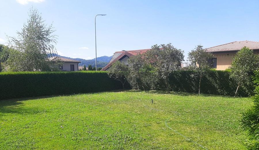Casă individuală cu 5 camere cu Canalizare în Noua
