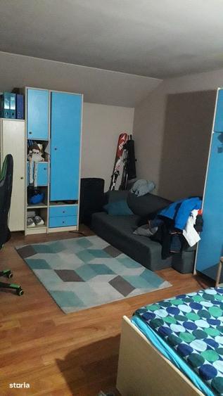 Casă cu 5 camere cu Teren 500 Mp în Domnești