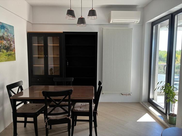 Apartament cu 3 camere decomandat, mobilat în Văcăresti