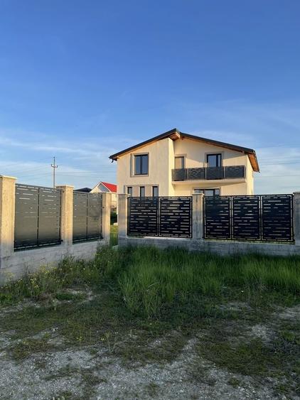 Casă cu 4 camere cu Teren 700 Mp în Central