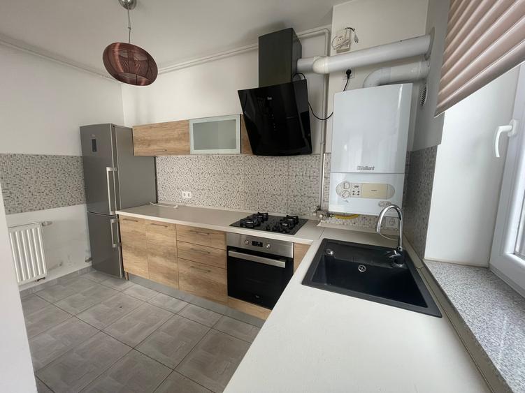Apartament cu 2 camere semidecomandat în 13 Decembrie