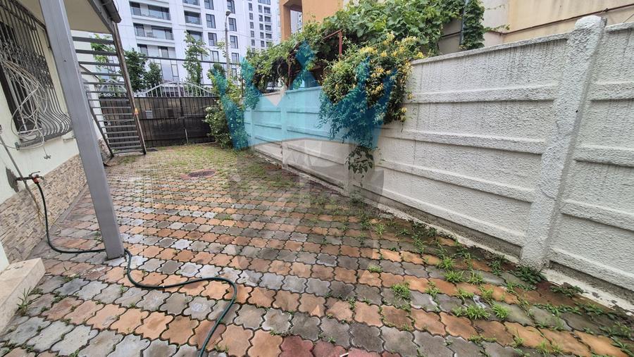 Casă individuală cu 6 camere cu Canalizare în Cotroceni