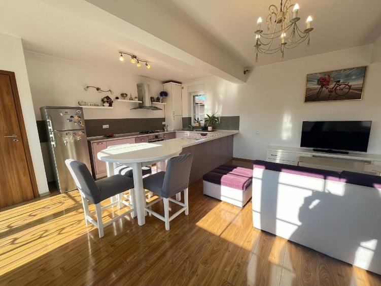 Apartament cu 3 camere decomandat în Calea Dumbrăvii