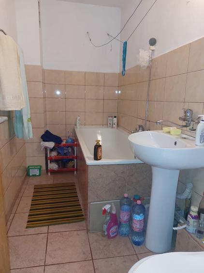 Apartament cu 3 camere decomandat în Sebastian