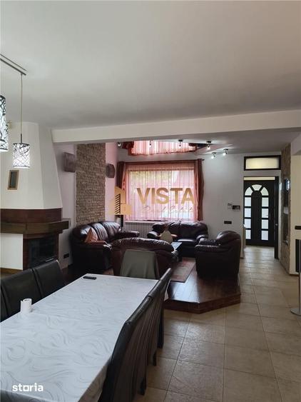 Casă cu 5 camere cu Teren 425 Mp în Florilor