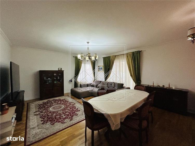 Apartament cu 4 camere în Sub Arini
