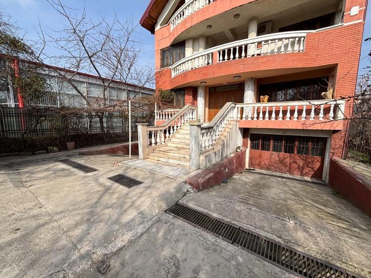 Spațiu comercial, de 730 mp, în Central