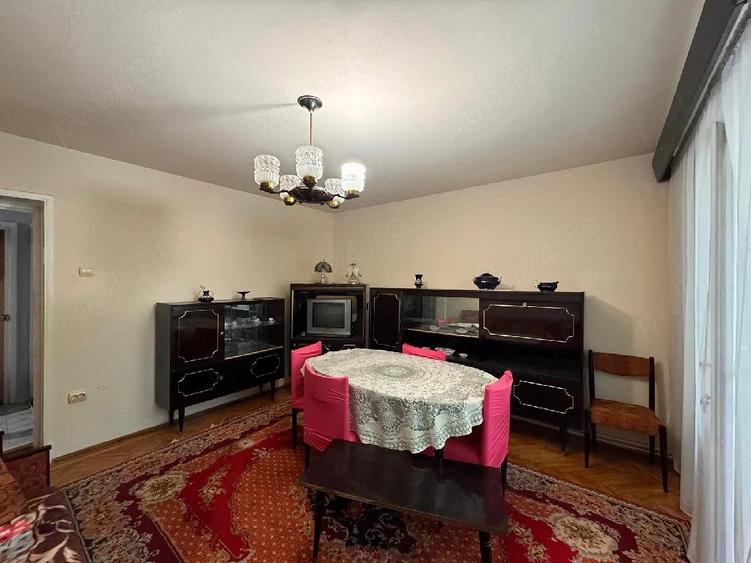 Apartament cu 3 camere decomandat în Central