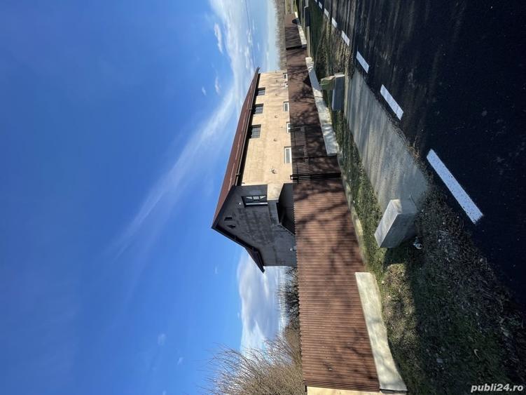 Casă cu 6 camere cu Teren 600 Mp în Moldoveni