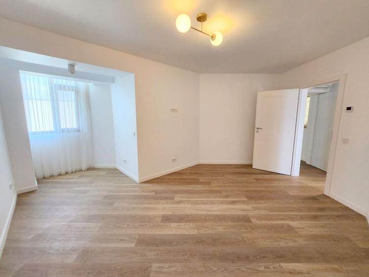 Apartament cu 3 camere decomandat în Faleză