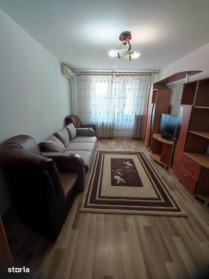 Apartament cu 3 camere semidecomandat în Rahova