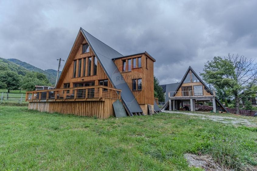 Casă individuală cu 5 camere cu Teren 2166 Mp în Bran