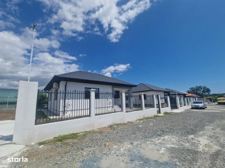 Casă cu 3 camere în Lumina