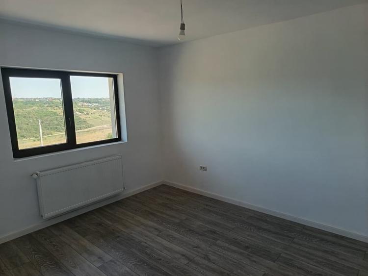 Duplex cu 4 camere cu Canalizare în Valea Lupului