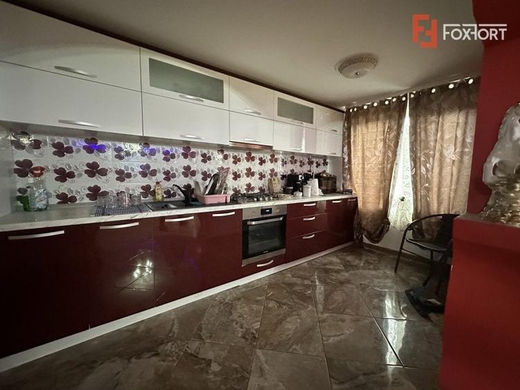Casă individuală cu 10 camere cu Teren 1560 Mp în Bucovăț (Remetea Mare)