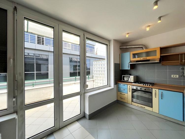 Apartament cu 3 camere decomandat, mobilat în Arcul de Triumf
