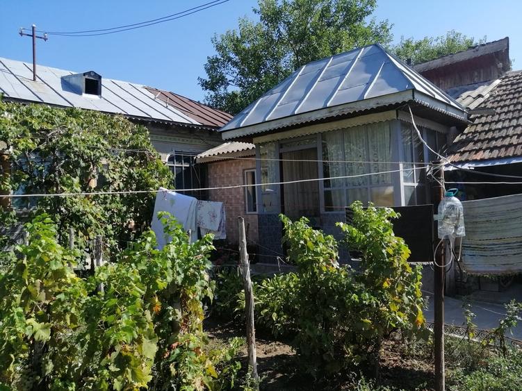 Casă cu 6 camere cu Teren 2800 Mp în Central