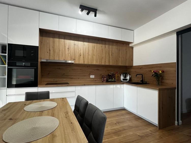 Apartament cu 3 camere decomandat în Central