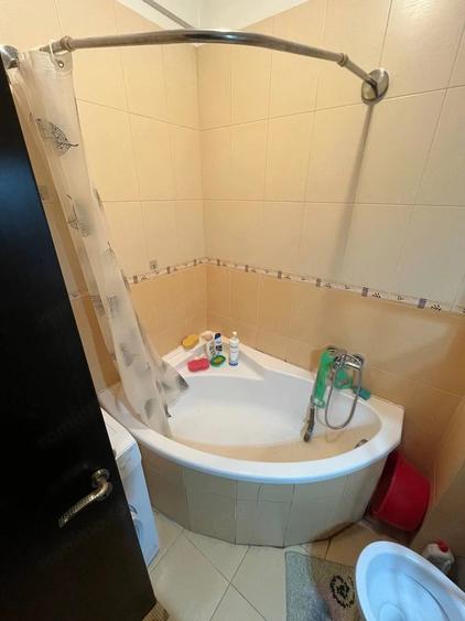 Apartament cu 2 camere decomandat în Roșu
